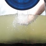 水を入れる